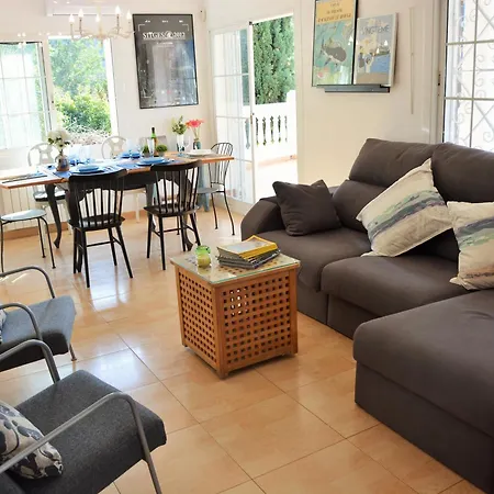 فيلة Les Moreres De Sitges, Mediterranean-style Family Escape *